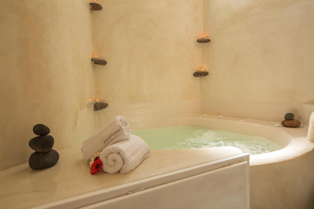 Love Nest With Hot Tub, Hammam & Outdoor Cinema Akrotírion المظهر الخارجي الصورة