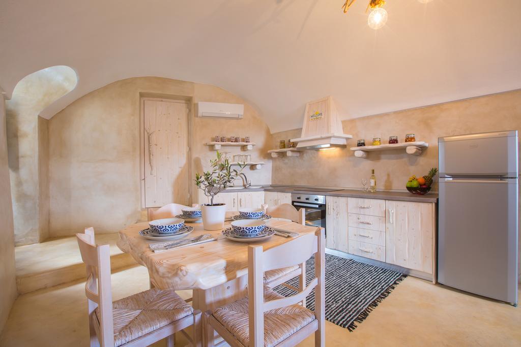 Love Nest With Hot Tub, Hammam & Outdoor Cinema Akrotírion المظهر الخارجي الصورة